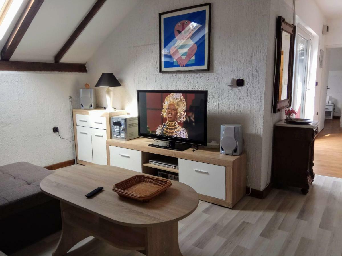 Apartman Slava Tisno Exterior photo