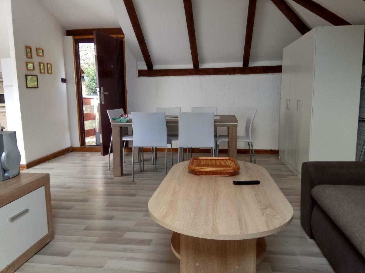 Apartman Slava Tisno Exterior photo