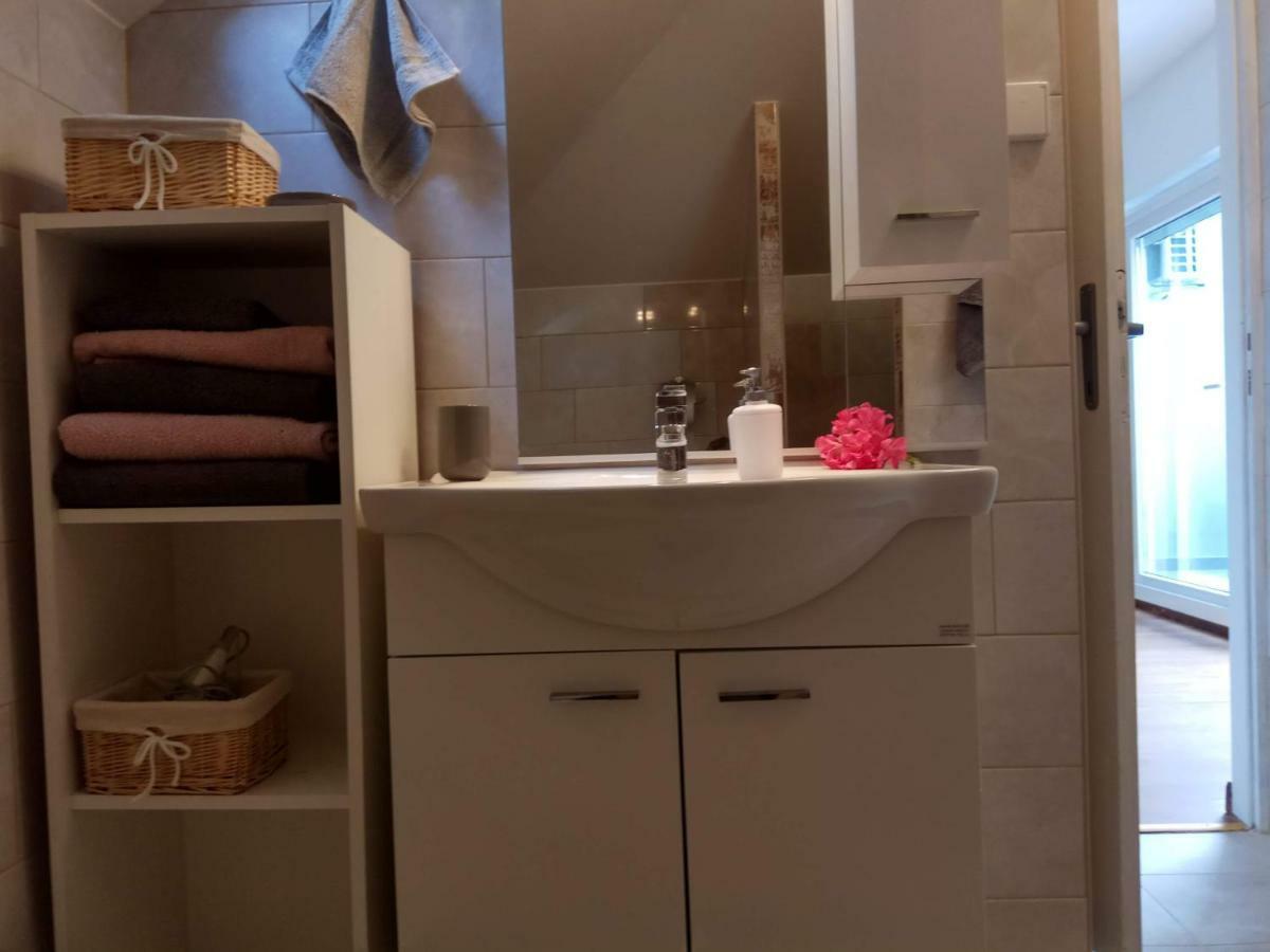 Apartman Slava Tisno Exterior photo
