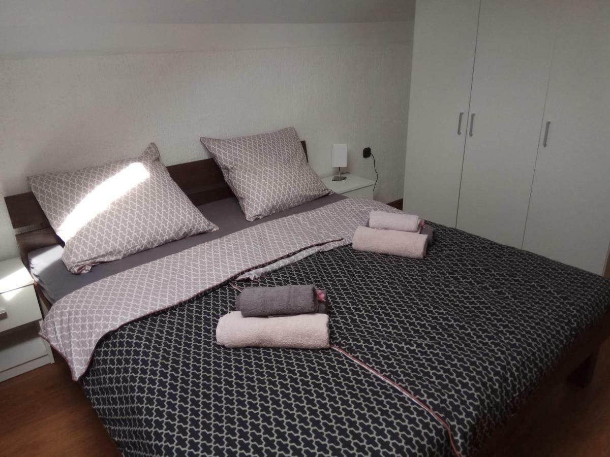 Apartman Slava Tisno Exterior photo